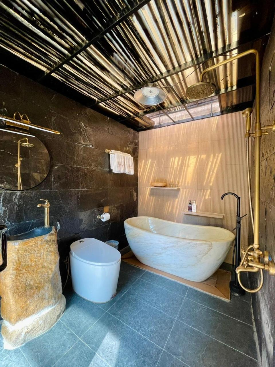 La Garden Homestay Лонгсюен Экстерьер фото